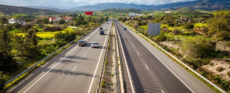 Płynny ruch na autostradzie związany z opłatami w e-toll – mytracko.pl